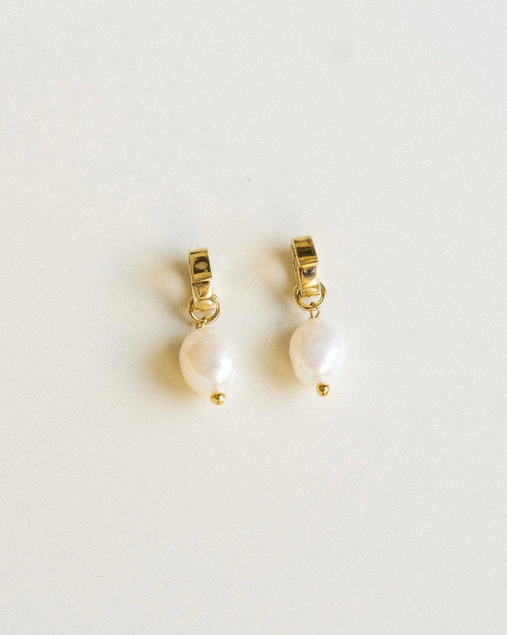 Coppia di Charm Vera Perla con clip in oro | Soluzioni Regalo Natale 2025