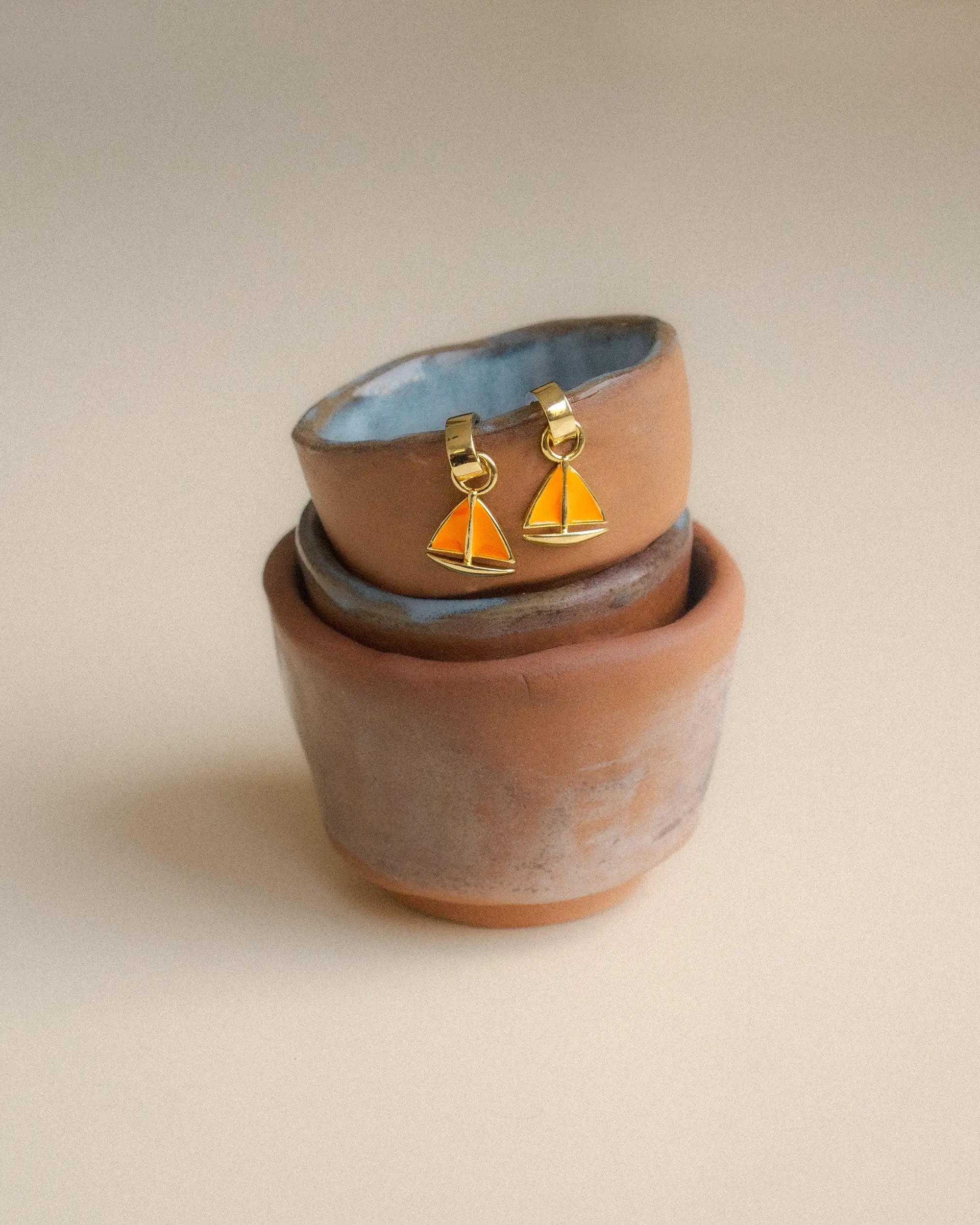 Coppia di Charm Barca a Vela con clip in oro | Soluzioni Regalo Natale 2025