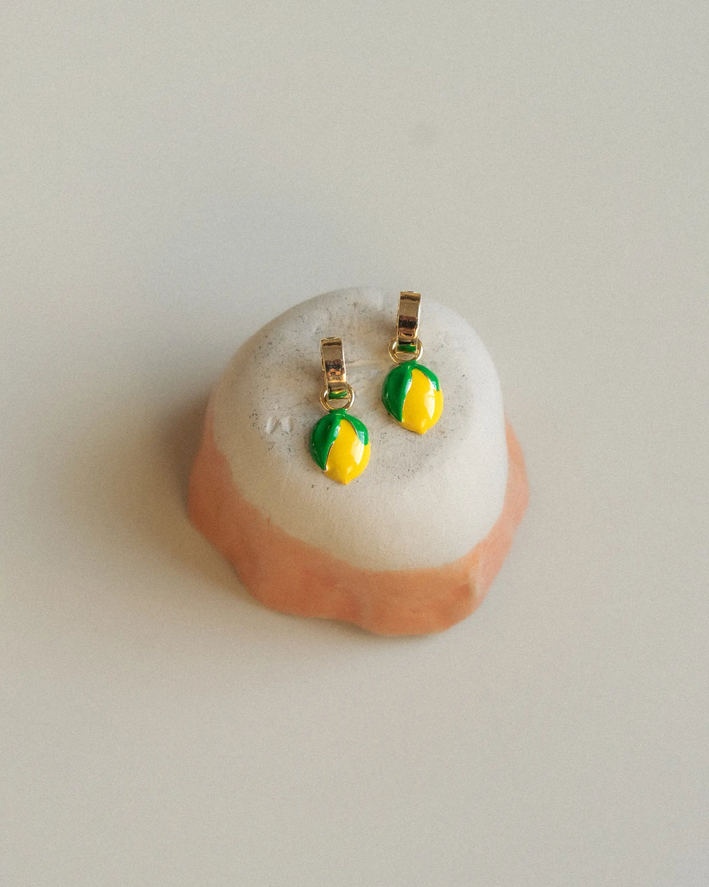 Coppia di Charm Limone Caprese con clip in oro | Soluzioni Regalo Natale 2025