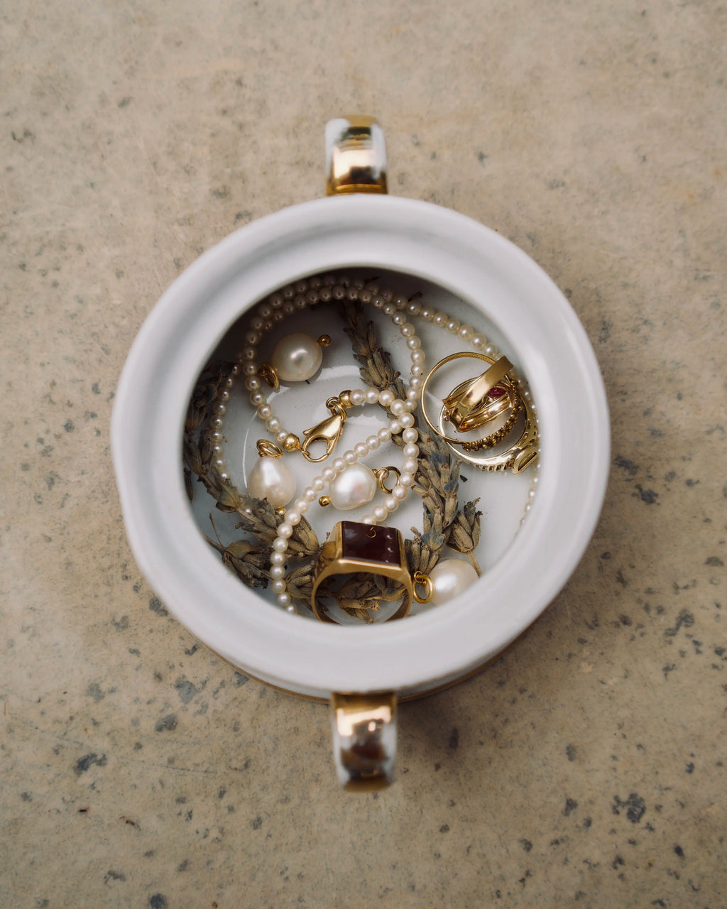 Riviera Porzioli Freshwater pearl Charm | Photo by Silvia Pisani