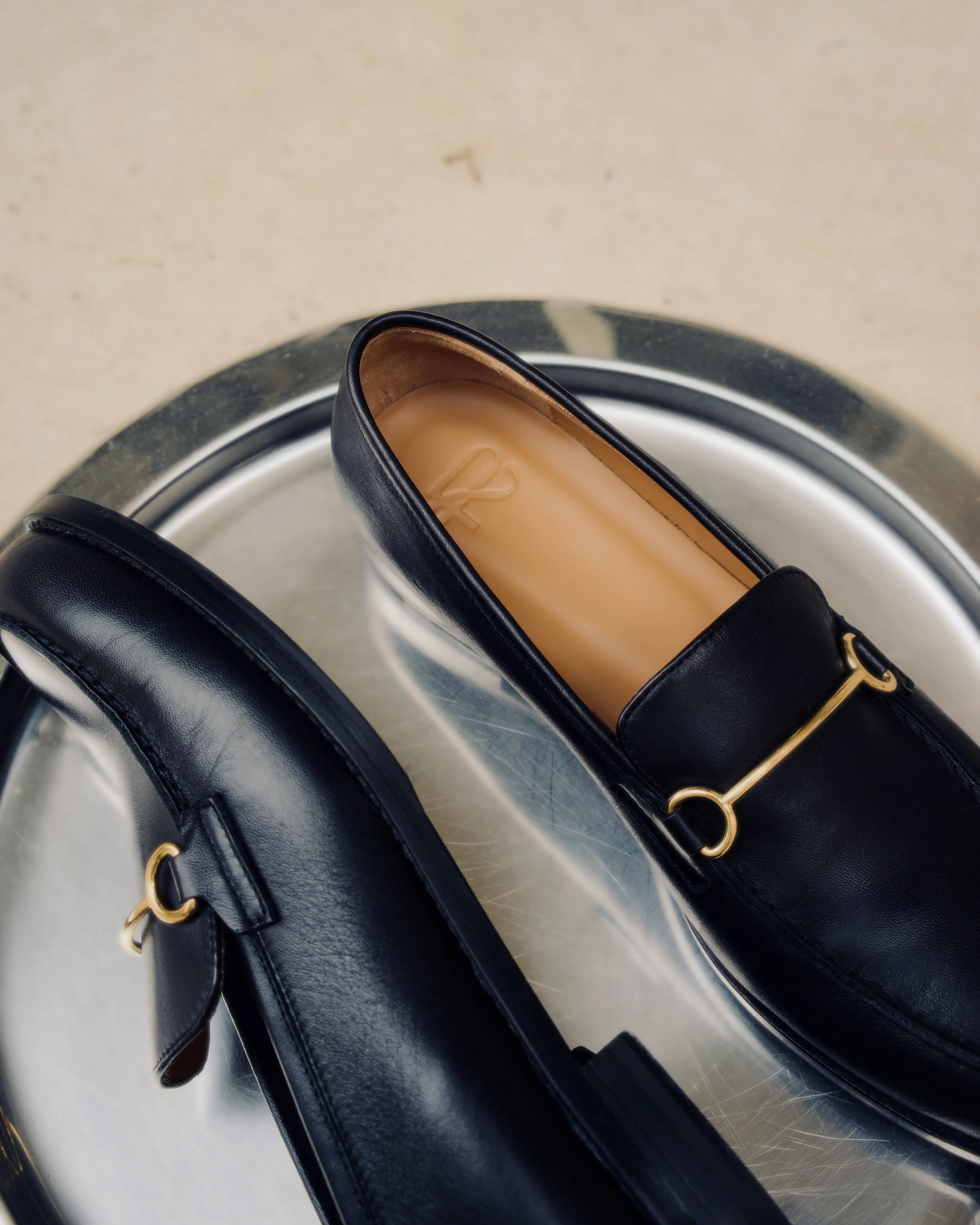 Mocassini in pelle neri Riviera Porzioli | Photo by Silvia Pisani